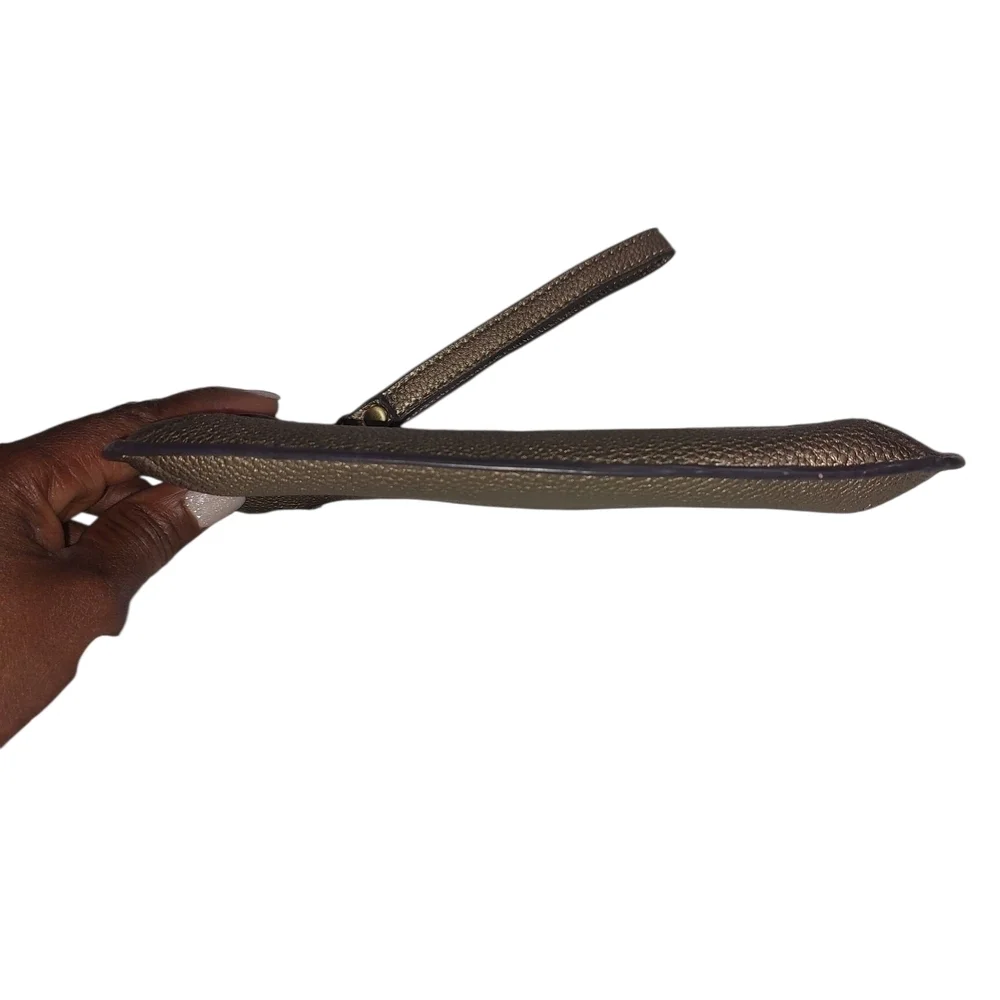 👜 Chic Brown Wristlet Clutch